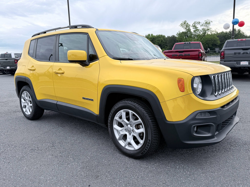 Used 2018 Jeep Renegade Latitude w/ Cold Weather Group FWD image 2