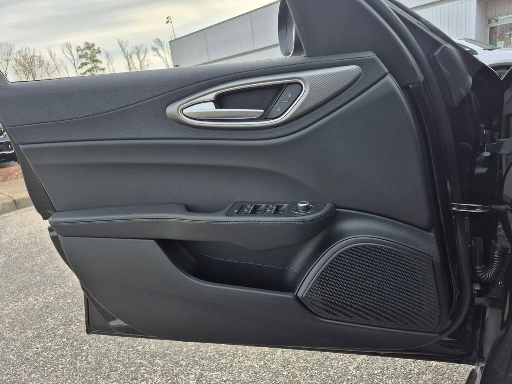 New 2025 Alfa Romeo Giulia AWD w/ Driving Assist Package image 15