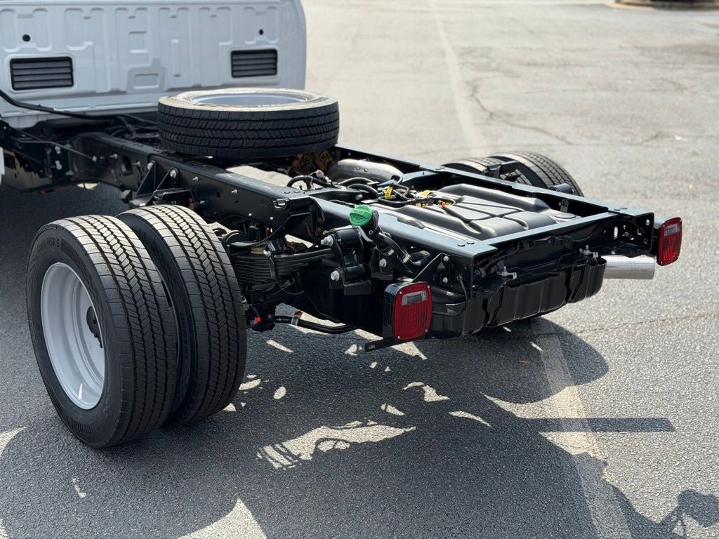 New 2026 Ford F550 4x4 Crew Cab image 6