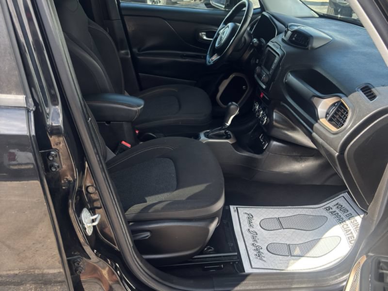 Used 2016 Jeep Renegade 75th Anniversary FWD image 12