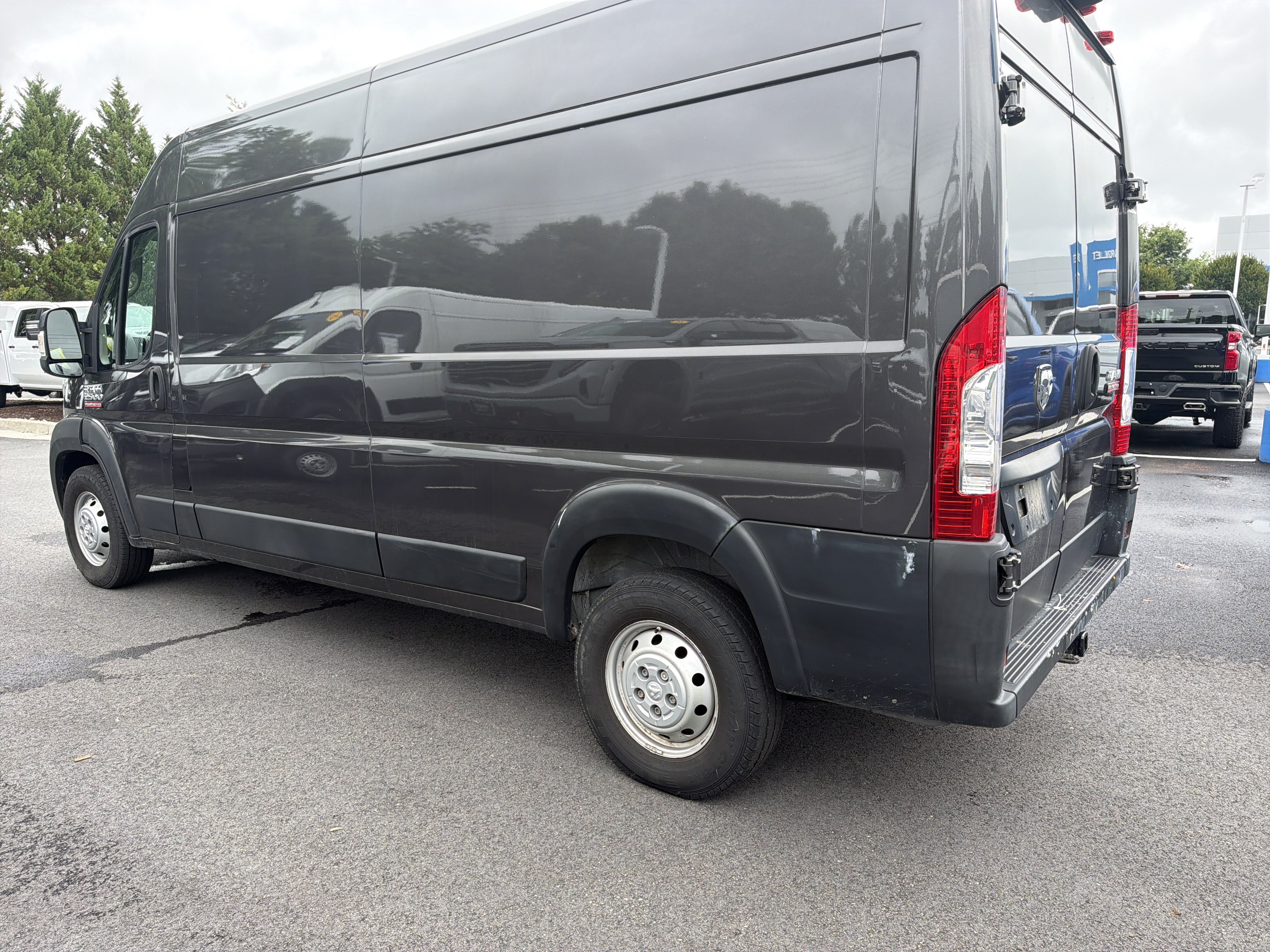 Used 2021 RAM ProMaster 2500 w/ Convenience Group FWD image 8