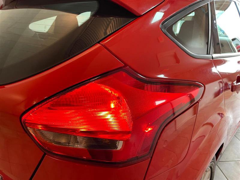 Used 2015 Ford Focus SE image 25