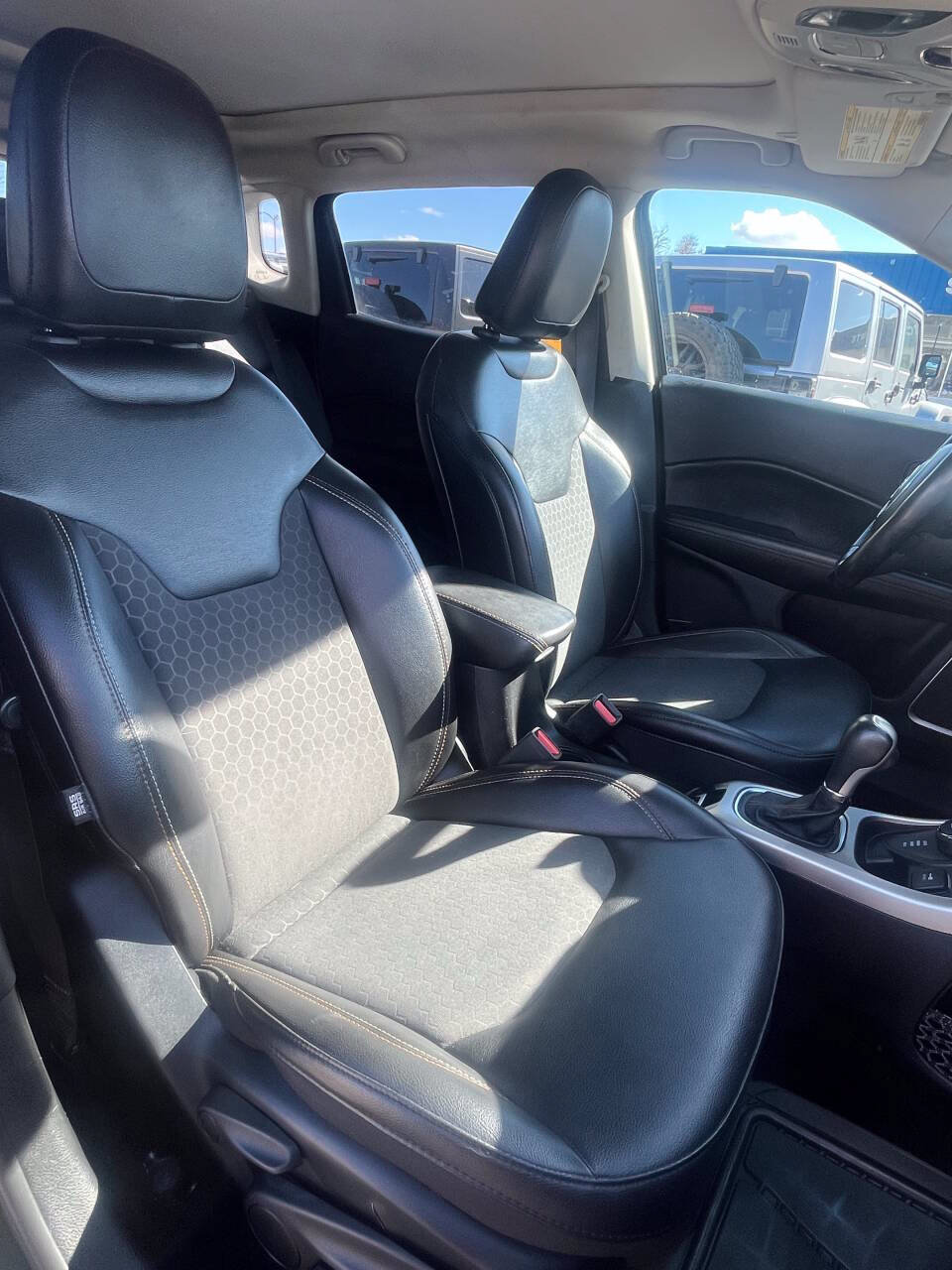 Used 2019 Jeep Compass Latitude w/ Cold Weather Group AWD/4WD image 30