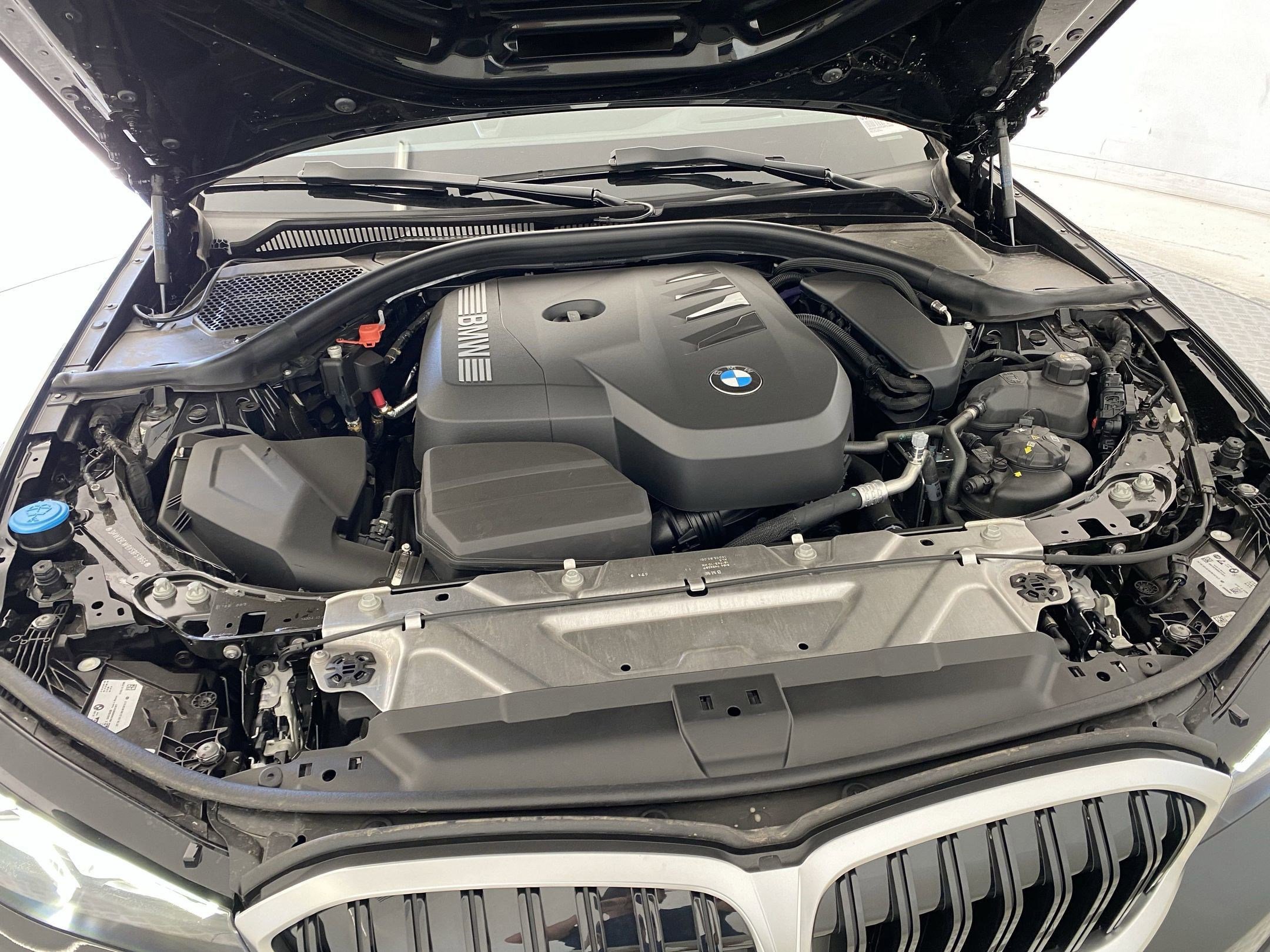 Used 2025 BMW 330i xDrive Sedan w/ Premium Package image 32