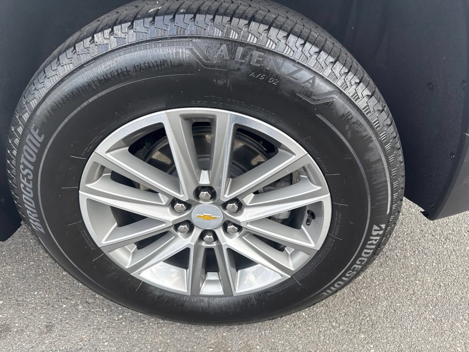 Used 2023 Chevrolet Traverse LT w/ LPO, Floor Liner Package AWD/4WD image 10