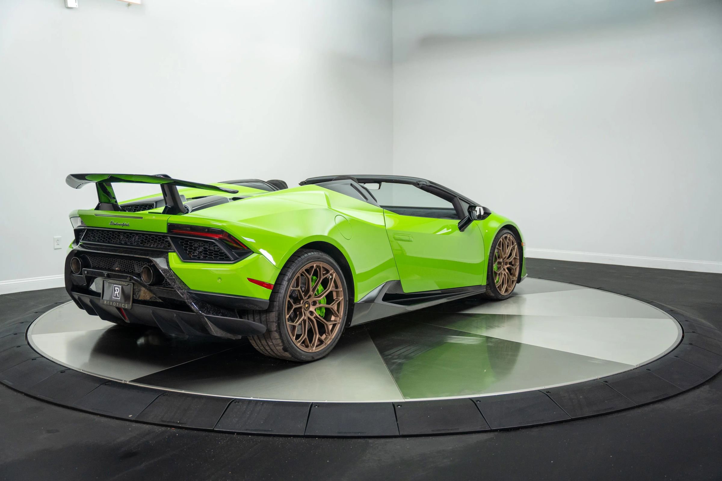 Used 2019 Lamborghini Huracan Performante image 10