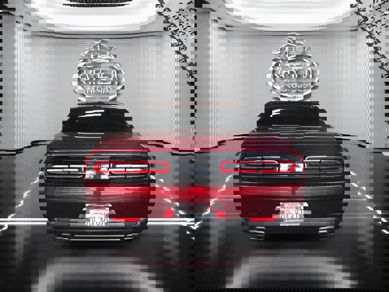 Used 2018 Dodge Challenger SXT image 6