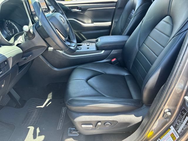 Used 2023 Toyota Highlander XLE FWD image 19