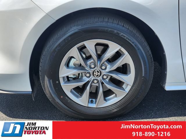 Used 2026 Toyota Sienna XLE FWD image 12
