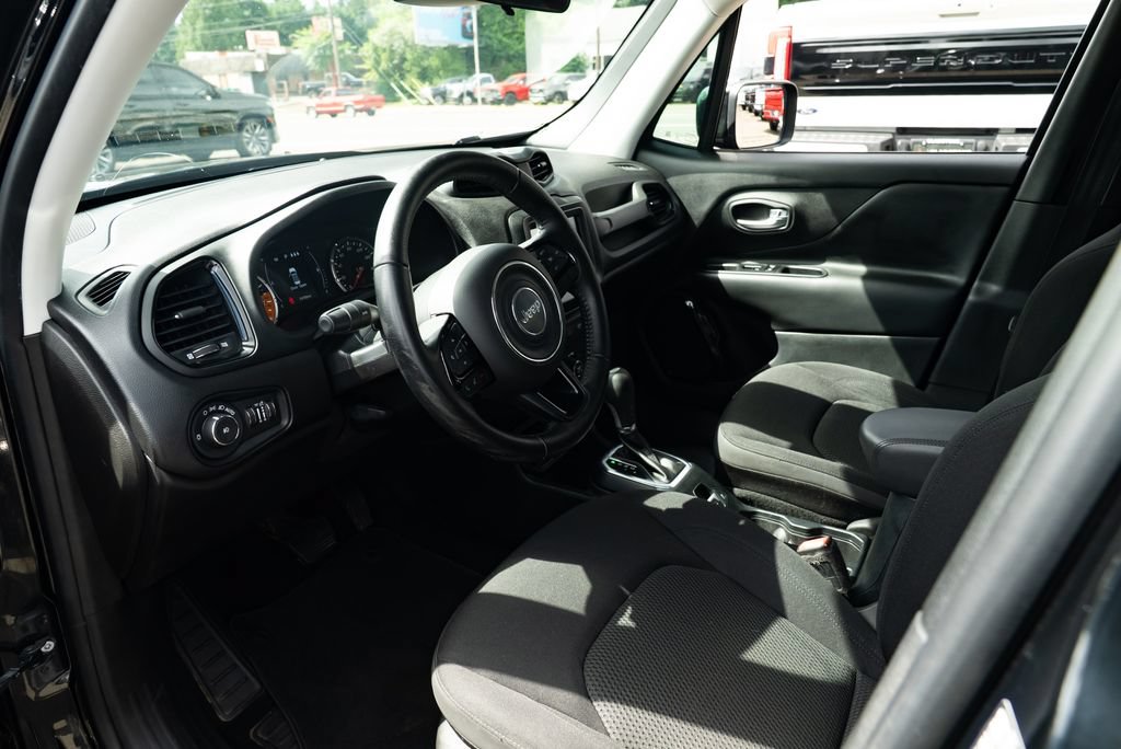Used 2019 Jeep Renegade Altitude w/ Quick Order Package 2XM FWD image 19