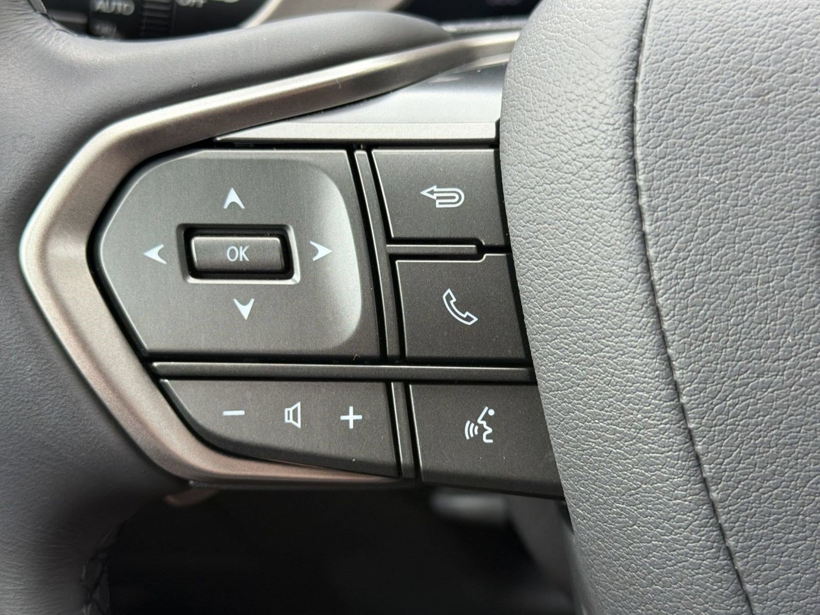 Used 2022 Lexus NX 250 FWD w/ Towing Package (2000 Lbs) image 17