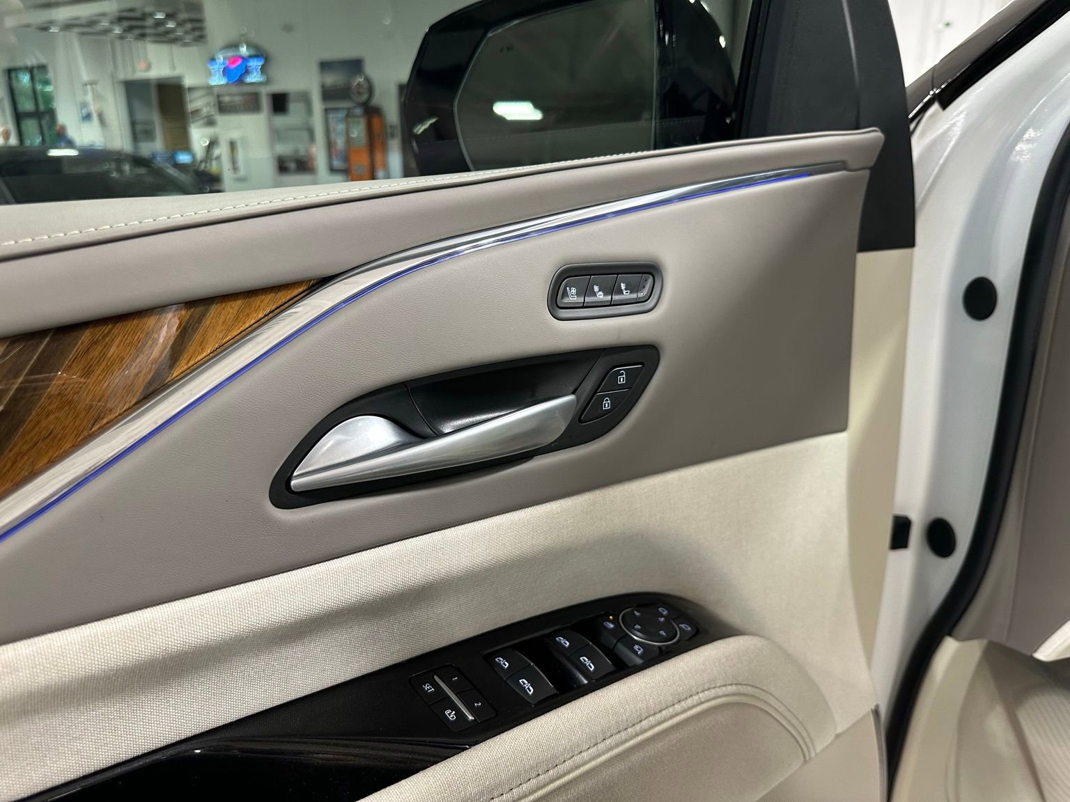 Used 2024 Cadillac Escalade Sport Platinum w/ LPO, ONYX Package AWD/4WD image 14