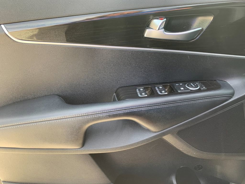 Used 2019 Kia Sorento FWD V6 image 12
