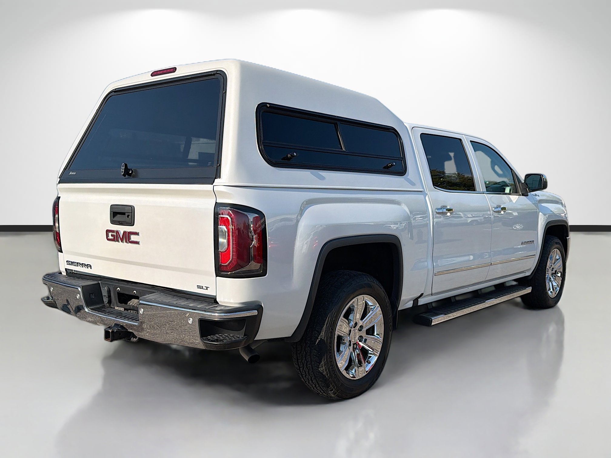Used 2018 GMC Sierra 1500 SLT image 3