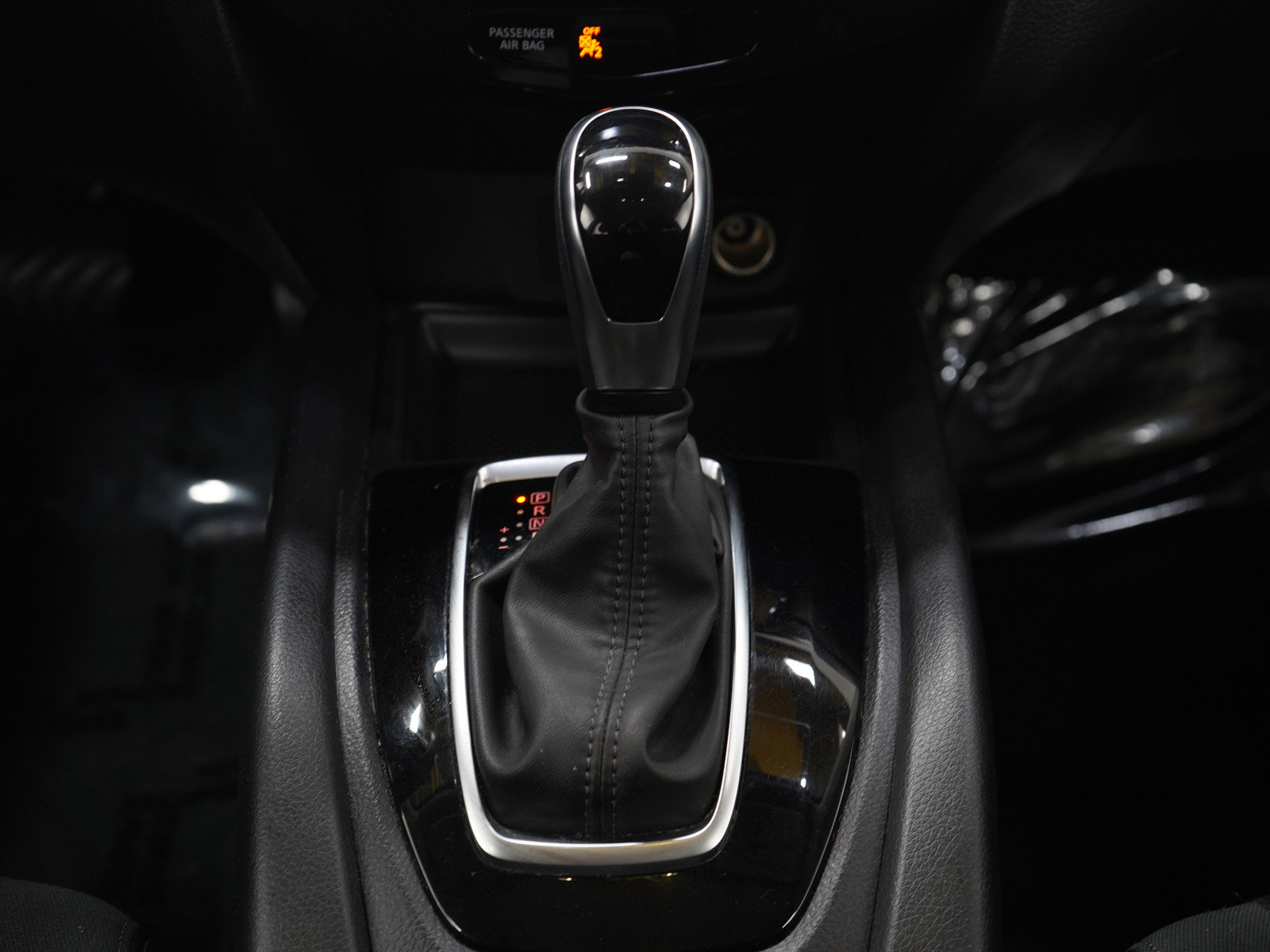 Used 2020 Nissan Rogue SV image 19