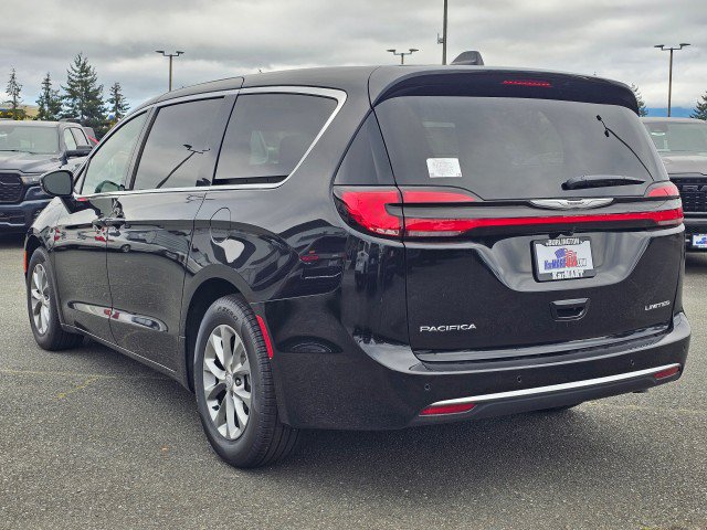 New 2026 Chrysler Pacifica Limited FWD image 5