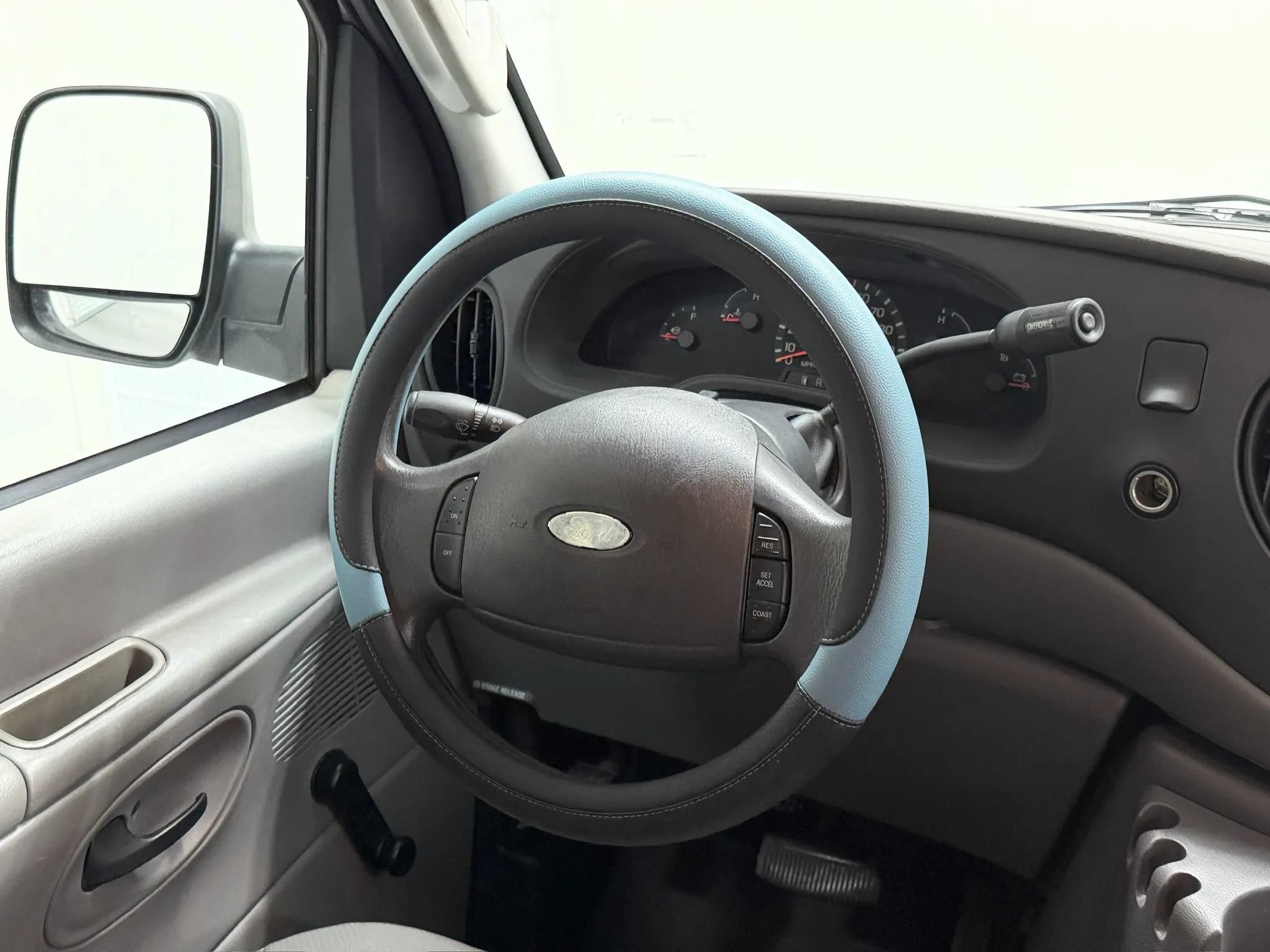Used 2003 Ford E-350 and Econoline 350 XL RWD image 56