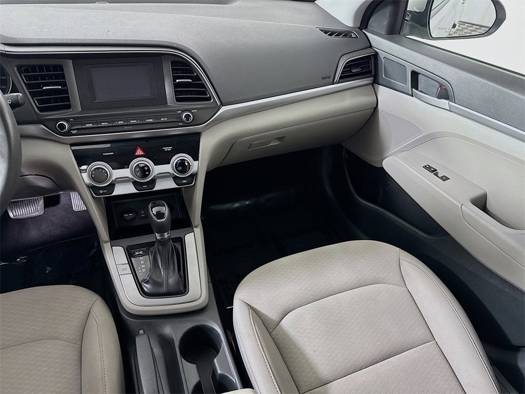 Used 2019 Hyundai Elantra SE image 24