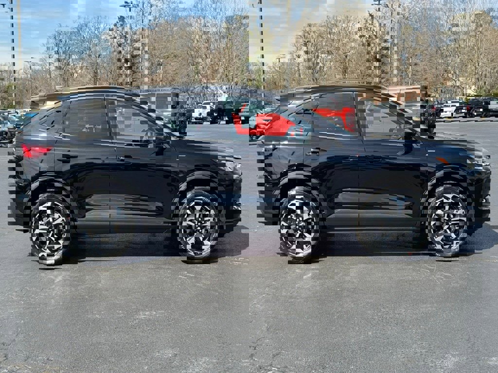 New 2025 Ford Escape ST-Line Select w/ Class II Trailer Tow Package image 4