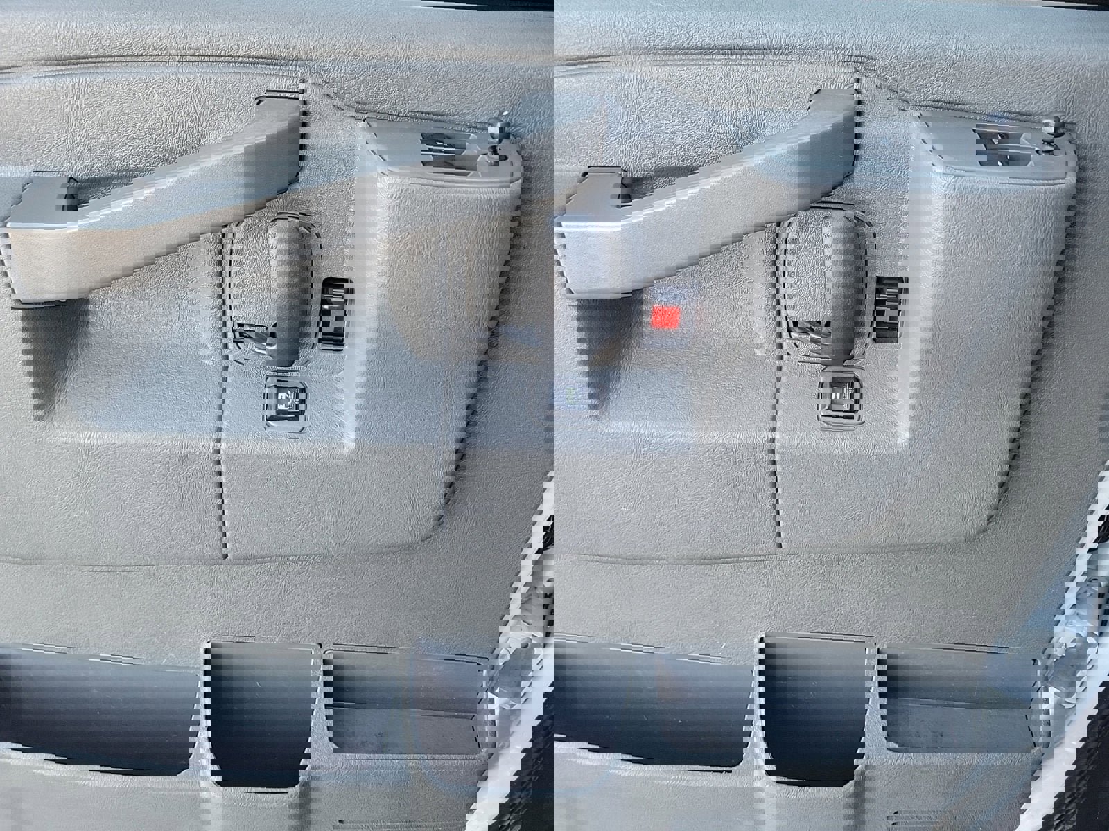 Used 2022 GMC Savana 3500 LS w/ Chrome Appearance Package image 21