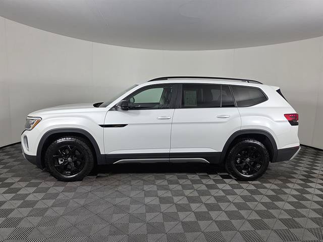 Used 2024 Volkswagen Atlas Peak Edition SEL AWD/4WD image 8