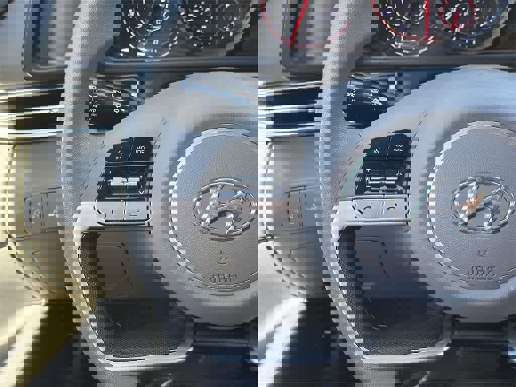 Used 2023 Hyundai Elantra SEL w/ Cargo Package image 13