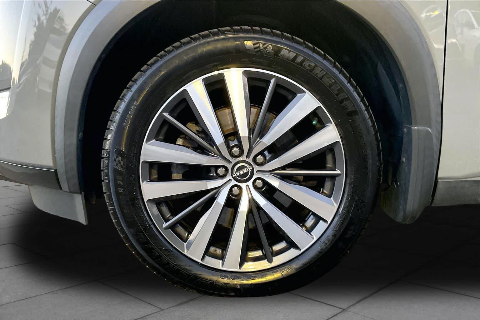 Used 2022 Nissan Pathfinder Platinum w/ Cargo Package AWD/4WD image 10