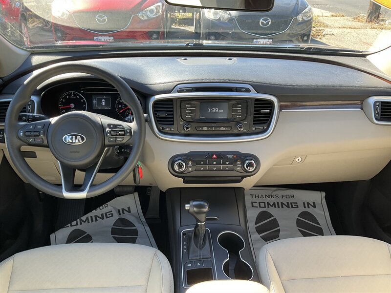 Used 2017 Kia Sorento AWD image 16