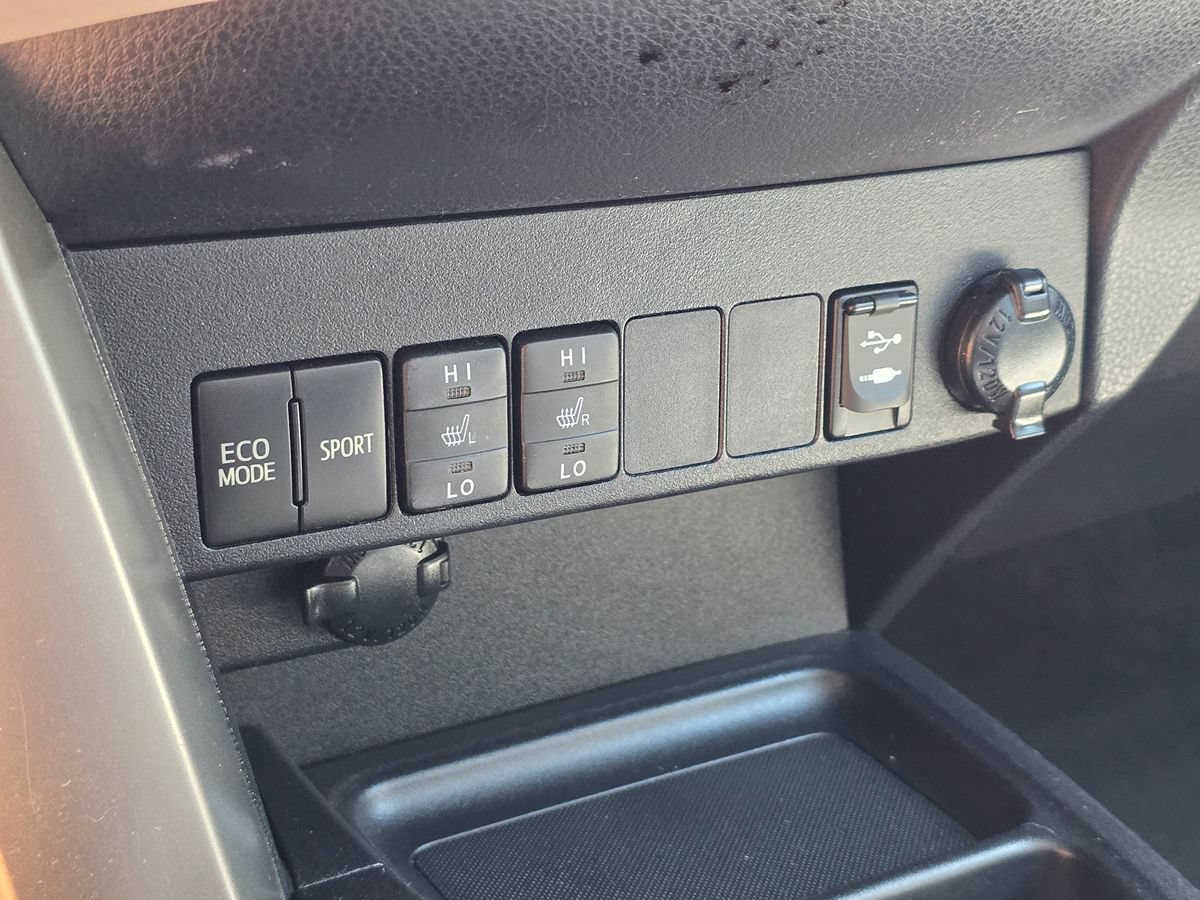 Used 2015 Toyota RAV4 Limited w/ Technology Package FWD image 39