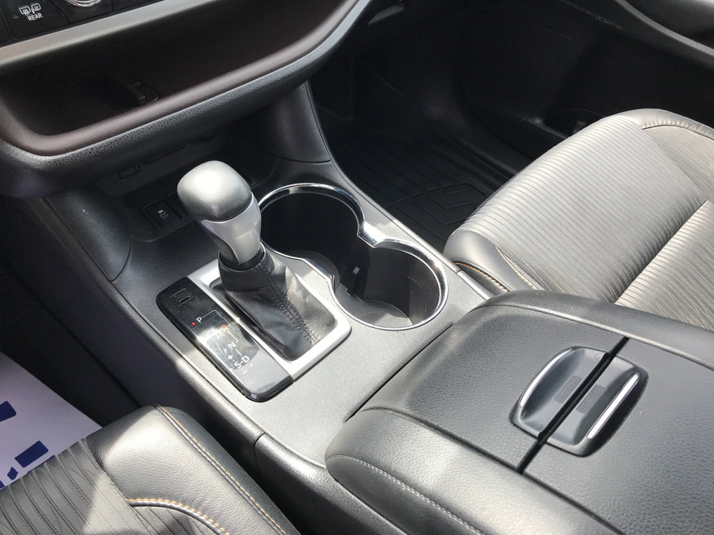 Used 2017 Toyota Highlander Plus w/ Carpet Mat Package AWD/4WD image 23