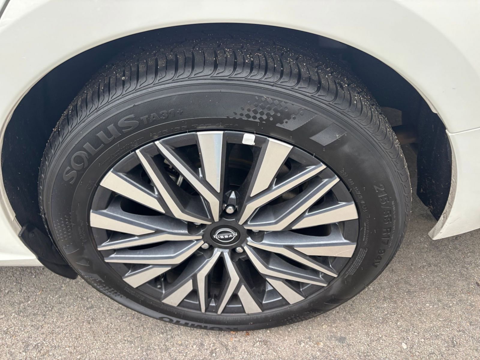 Used 2025 Nissan Altima 2.5 SV image 32