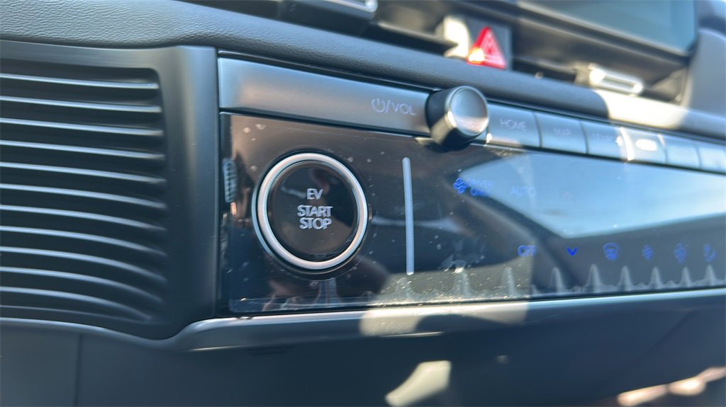 Certified 2025 Hyundai Ioniq 5 SE image 25