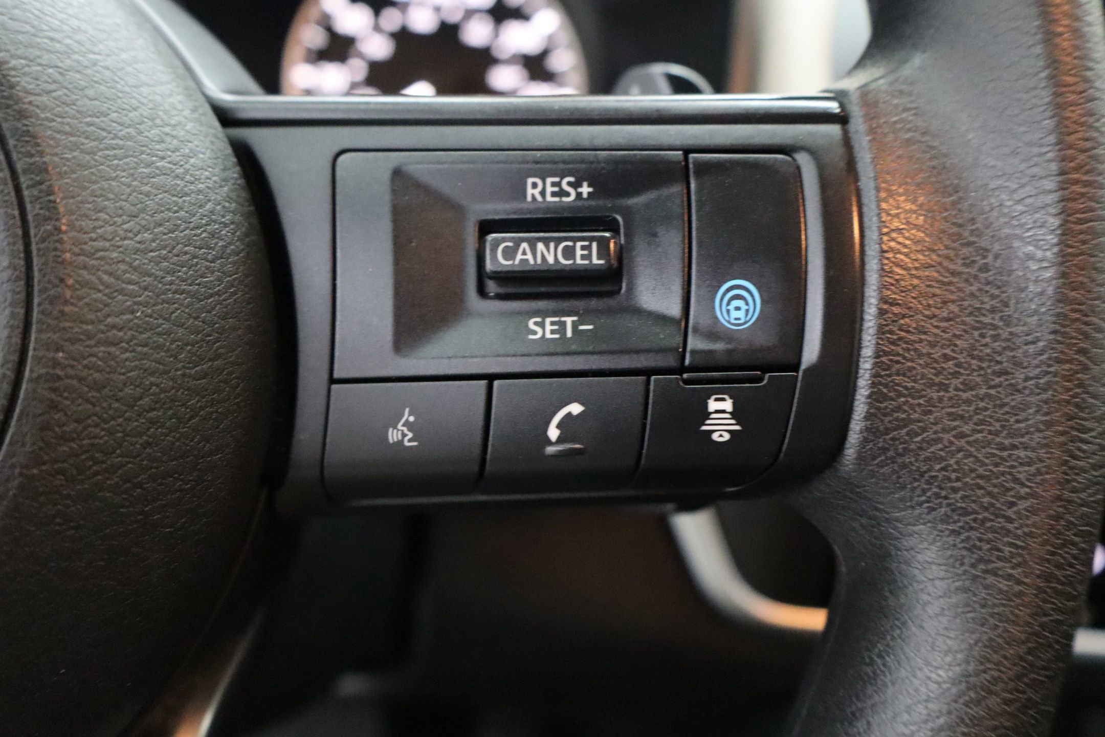 Used 2024 Nissan Rogue SV image 17