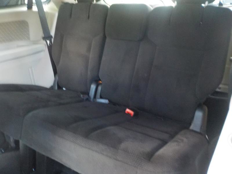 Used 2016 Dodge Grand Caravan SXT image 17