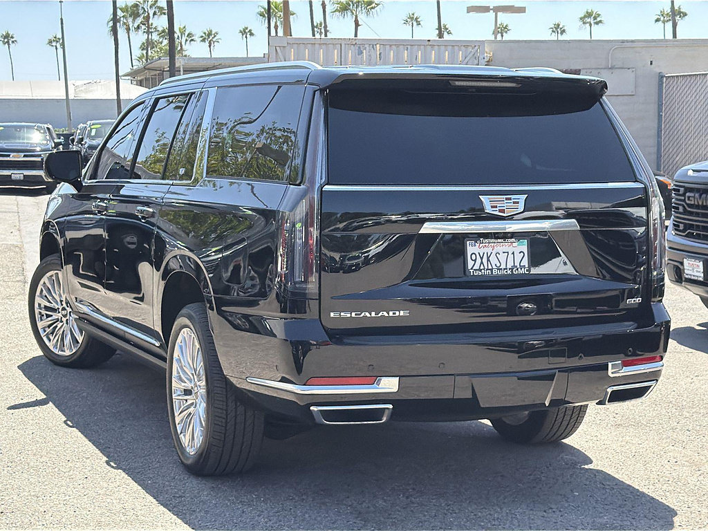 Used 2026 Cadillac Escalade ESV Luxury RWD image 7