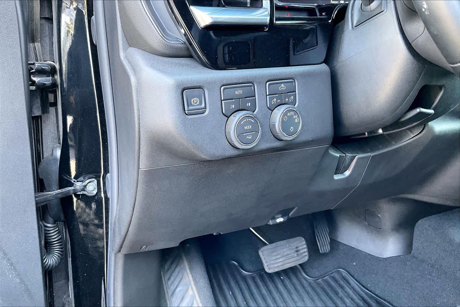 Used 2026 Chevrolet Silverado 1500 LT AWD/4WD image 33