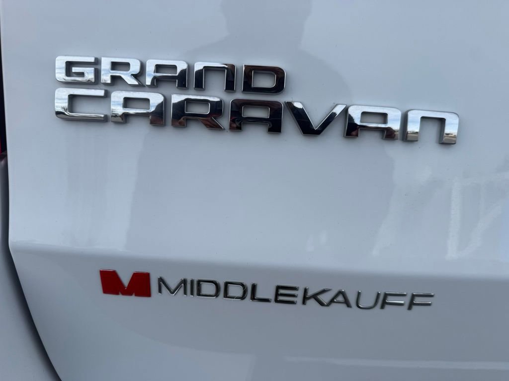 Used 2018 Dodge Grand Caravan SE w/ UConnect Hands-Free Group image 16