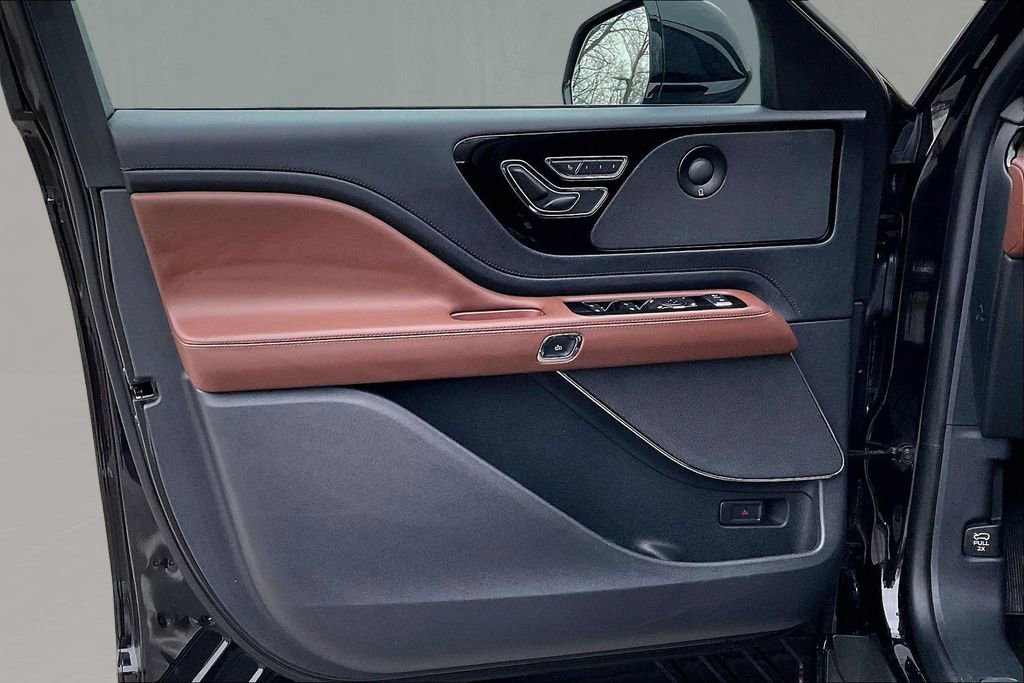 Used 2025 Lincoln Aviator Reserve w/ Illumination Package image 20