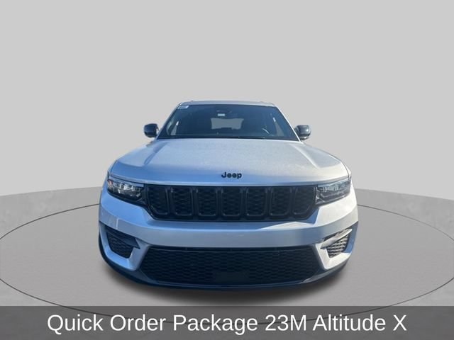 Used 2024 Jeep Grand Cherokee Altitude AWD/4WD image 2