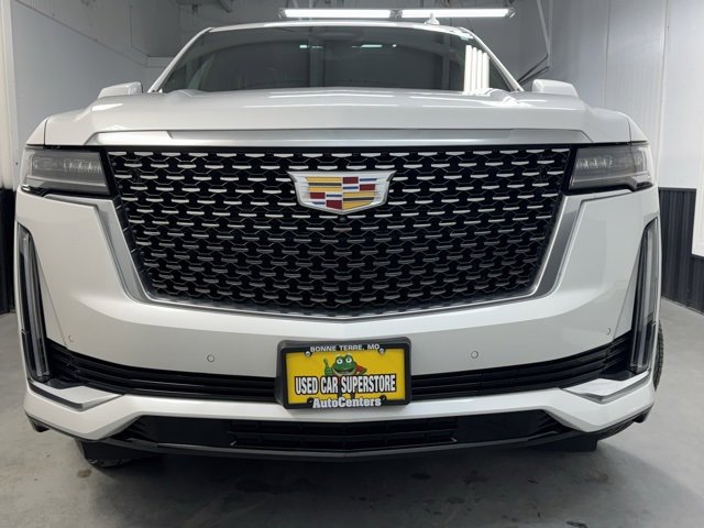 Used 2021 Cadillac Escalade Premium Luxury image 2