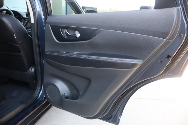 Used 2016 Nissan Rogue SL w/ SL Premium Package AWD/4WD image 32