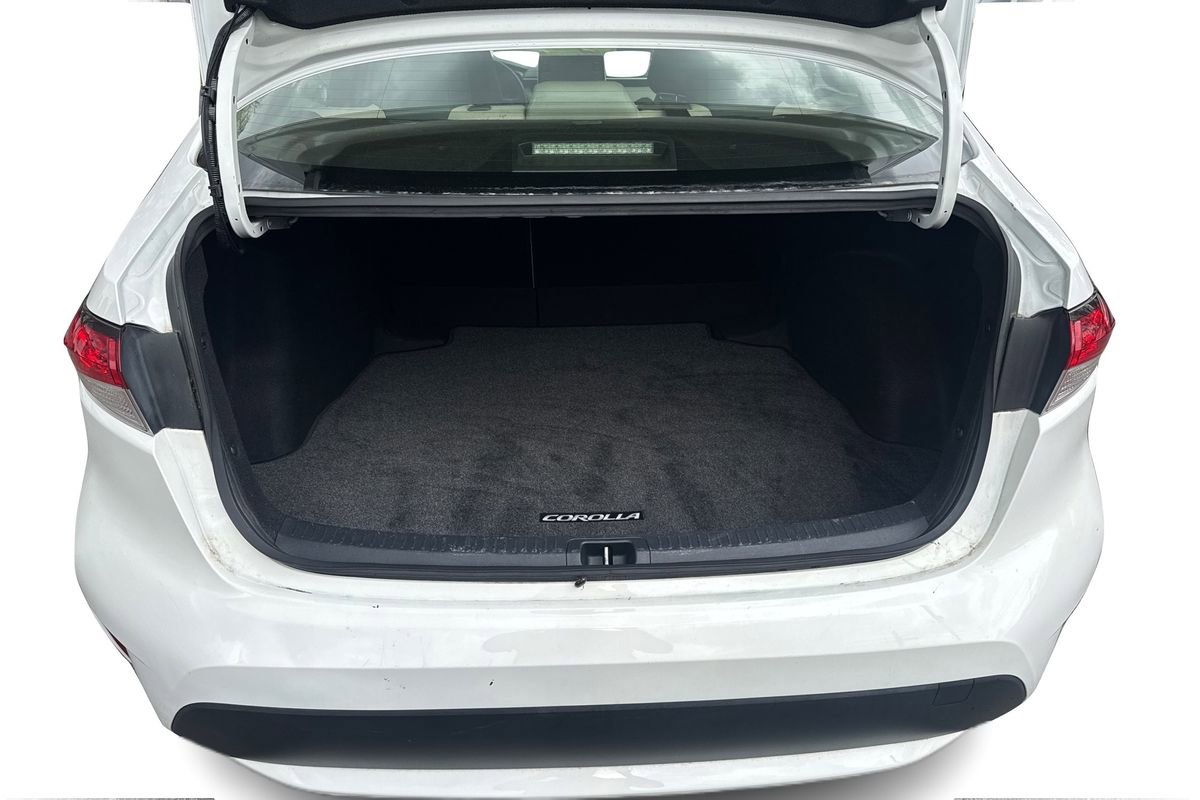 Used 2020 Toyota Corolla LE FWD image 11