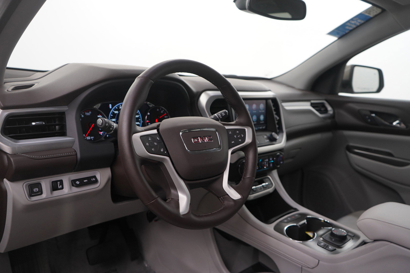 Used 2023 GMC Acadia SLT w/ Technology Package image 16