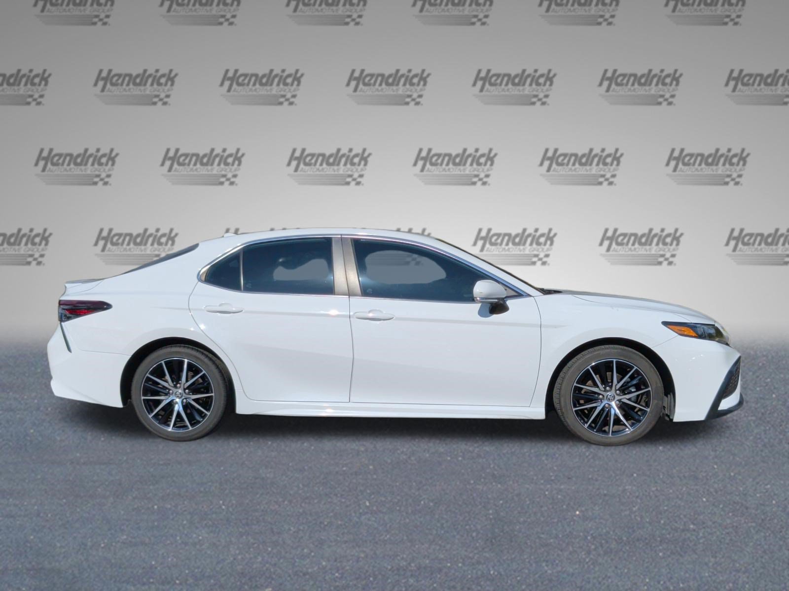 Used 2022 Toyota Camry SE w/ Carpet Mat Package (TMS) FWD image 6