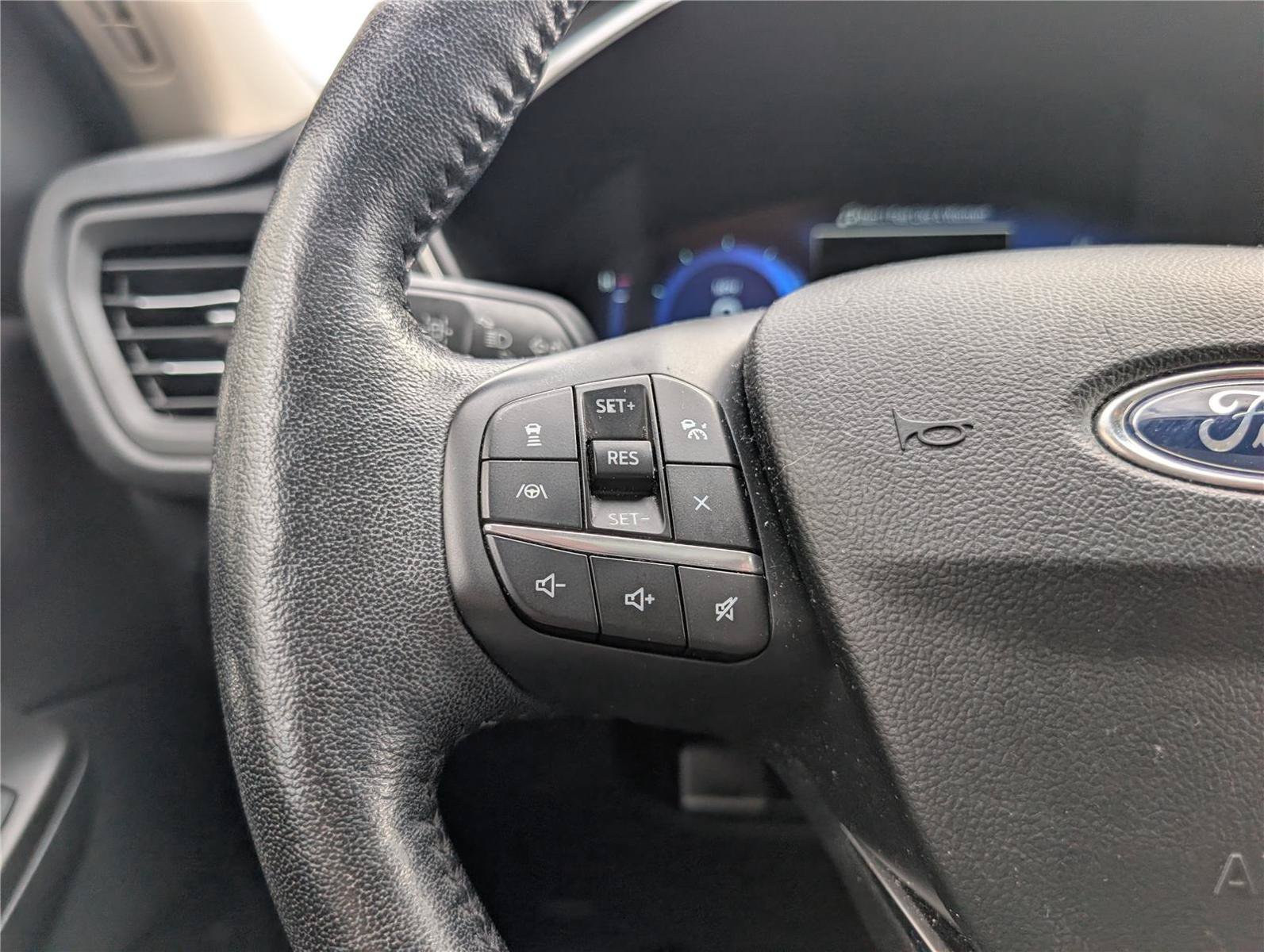 Used 2020 Ford Escape Titanium AWD/4WD image 25