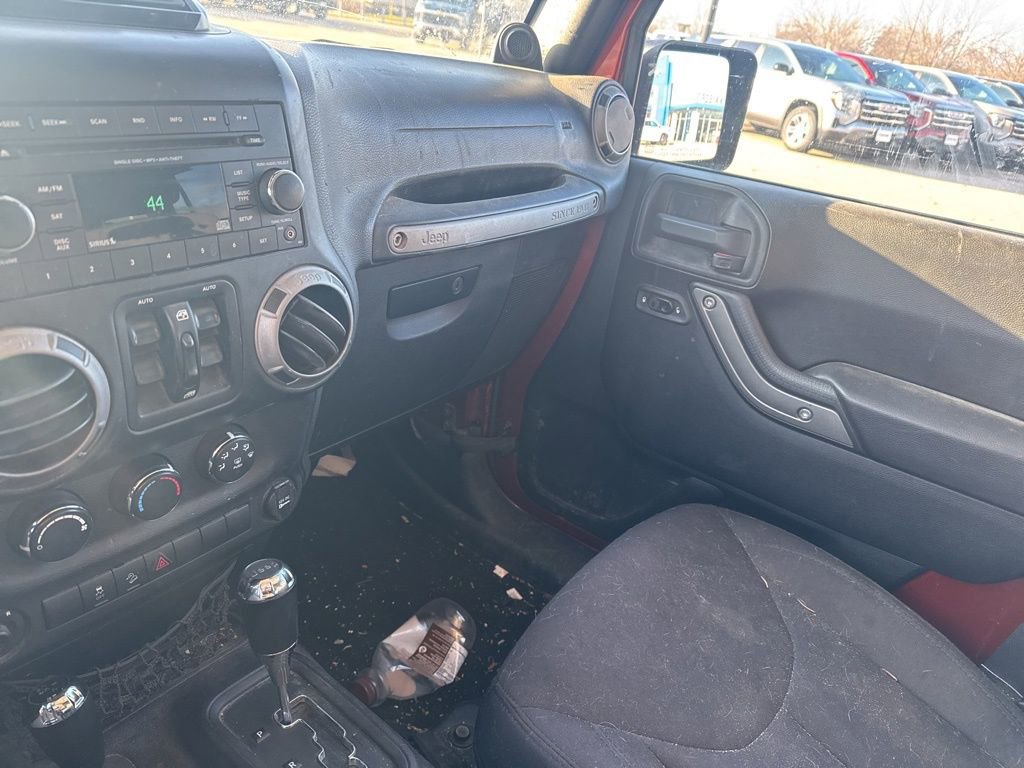 Used 2014 Jeep Wrangler Unlimited Sport w/ Dual Top Group image 10