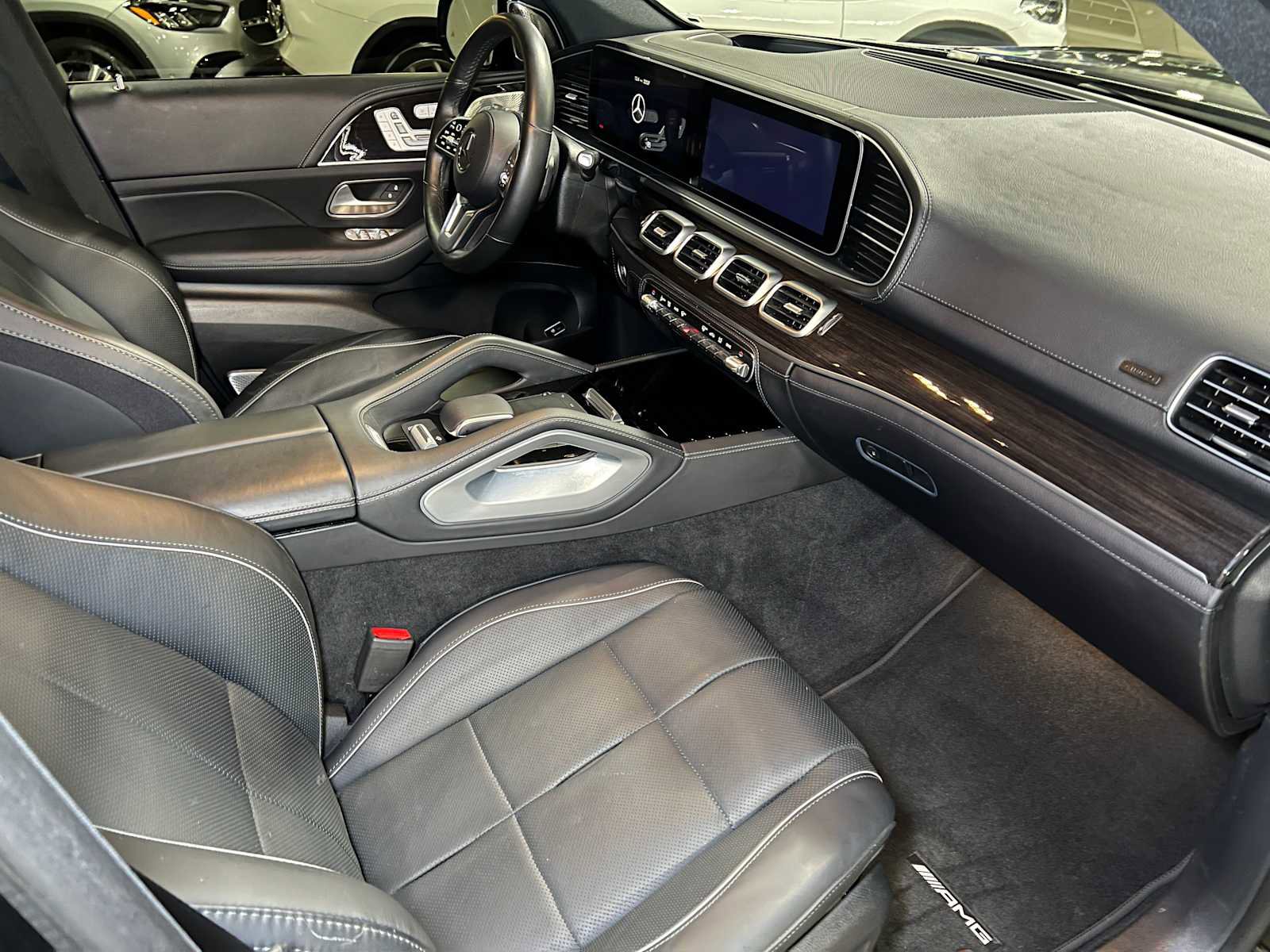 Used 2023 Mercedes-Benz GLS 580 4MATIC image 11