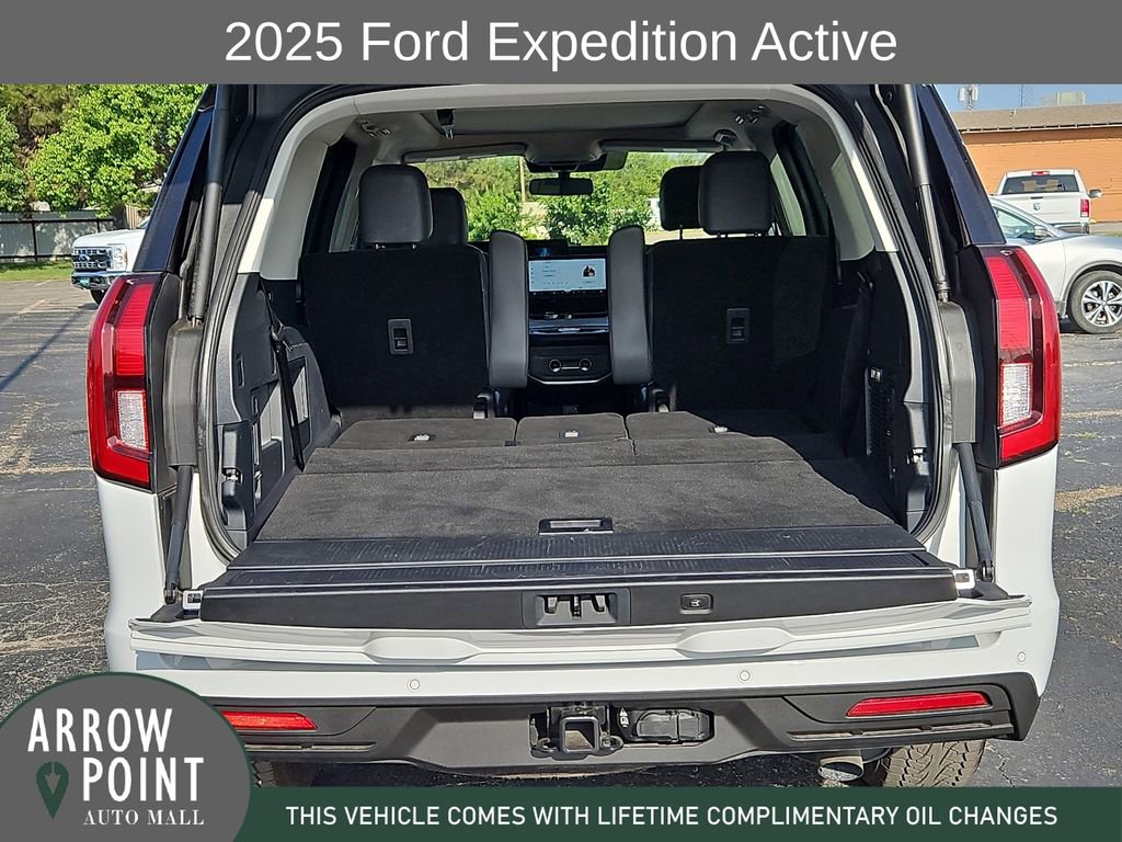 Used 2025 Ford Expedition Active AWD/4WD image 17