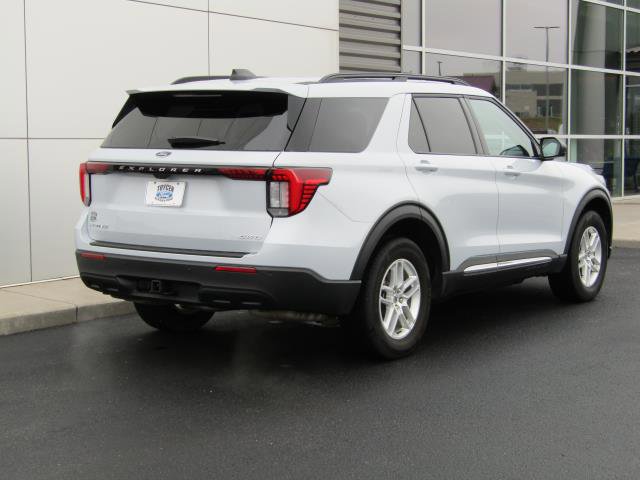 Used 2025 Ford Explorer Active AWD/4WD image 9
