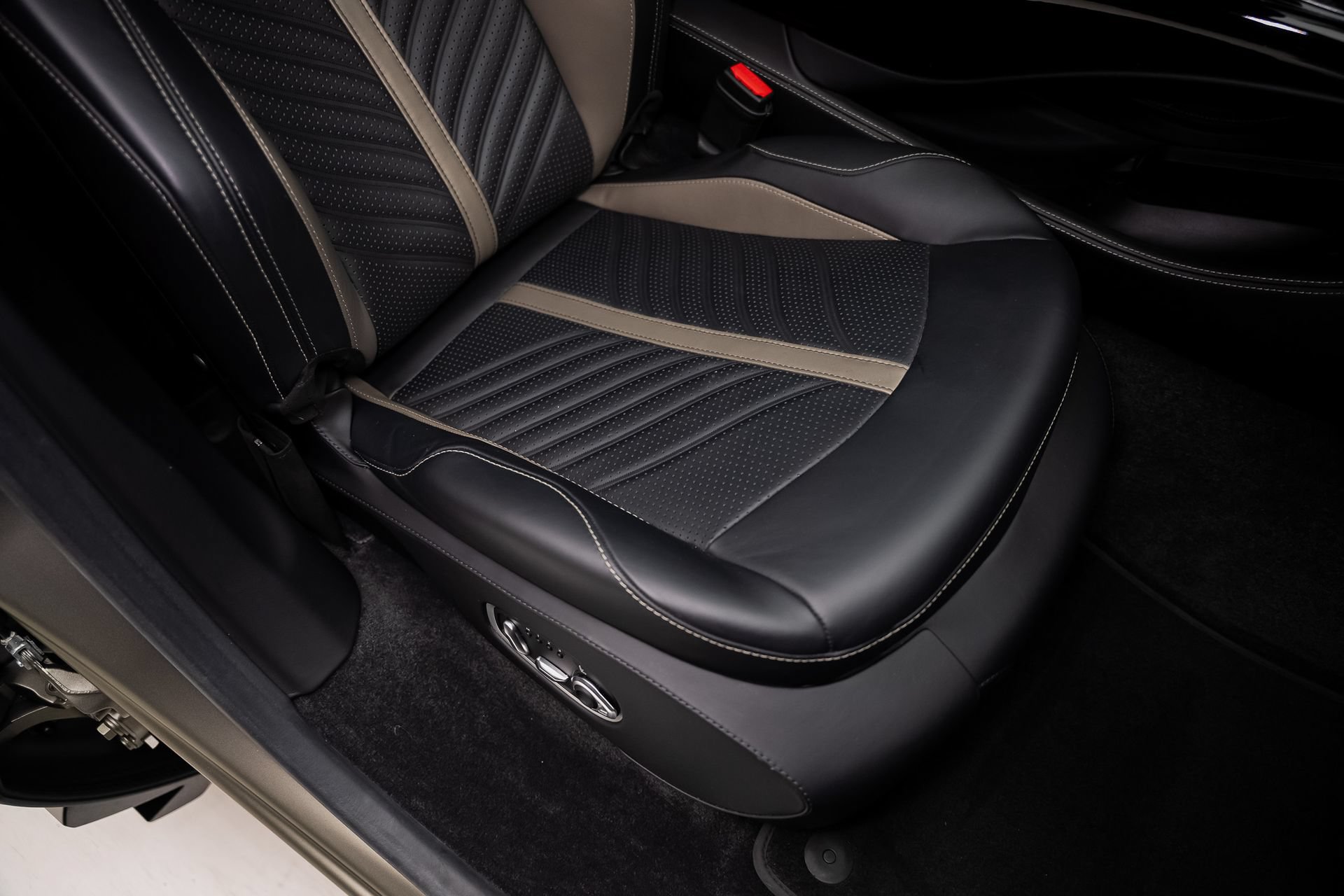 Used 2023 Aston Martin DBX 707 AWD/4WD image 63